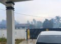 PENDUDUK mendakwa terpaksa berdepan bau asap yang kuat dipercayai akibat kegiatan pembakaran terbuka yang berlaku sejak seminggu lalu di Kelulut, Marang, Terengganu.