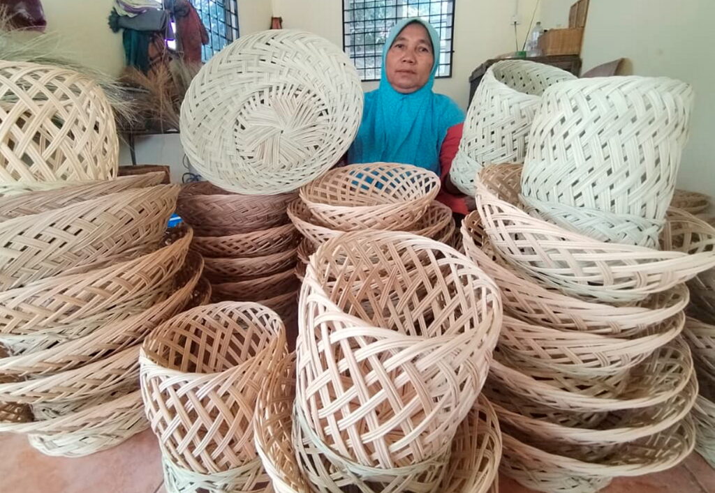 Norwati penganyam tunggal lekar Kg. Pengkalan Gelap