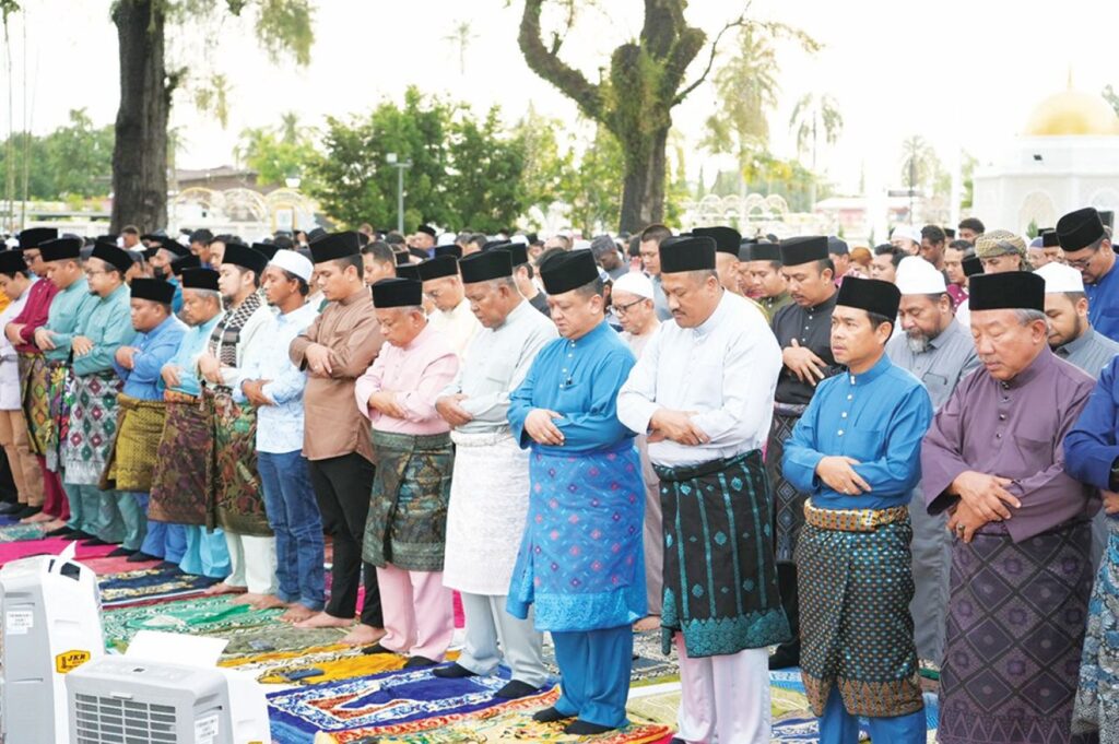 Raja sertai rakyat rai Aidiladha