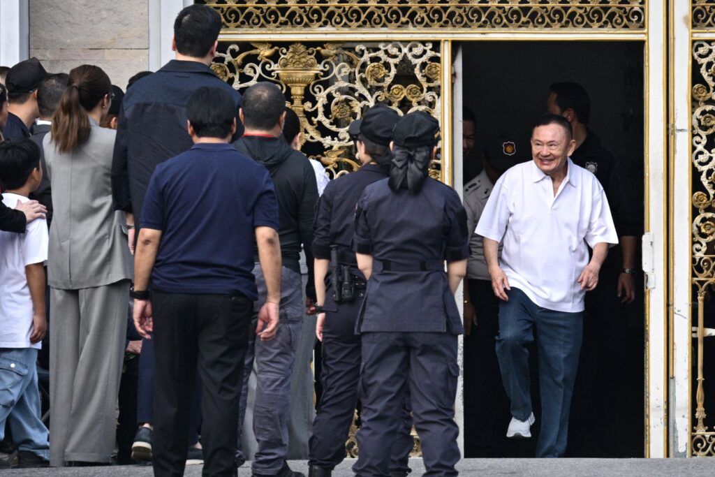 Thaksin Shinawatra dibebaskan dari penjara