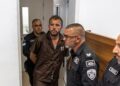 ANGGOTA keselamatan mengiringi Ávila ke sebuah mahkamah di Ashkelon semalam. - AFP