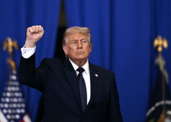 TRUMP tidak mahu perundingnya tergesa-gesa dalam mencapai perjanjian dengan Iran. - AFP