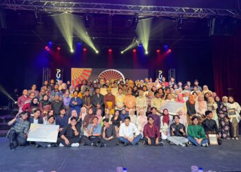 KOLEJ Dato’ Onn dinobatkan juara keseluruhan Festival Teater Universiti Kebangsaan Malaysia 2026 (FESTER Legenda) menerusi naskhah Si Ahli Nujum pada Malam Penutup dan Majlis Penyampaian Anugerah, kelmarin.
