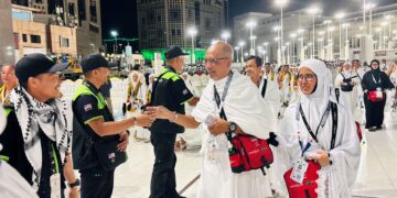 PASUKAN Peronda Haji atau dikenali Semut Hitam membantu jemaah haji yang tersesat di Masjidilharam untuk pulang ke hotel penginapan.