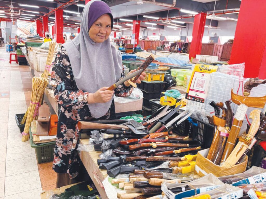 Pisau lapah, kapak laris menjelang Aidiladha