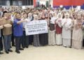 Ismail Mohamed Said (tiga kiri ) bersama pelajar cemerlang SPM 2025 Parlimen Kuala Krau pada majlis apresiasi Kecemerlangan Pendidikan baru-baru ini. – UTUSAN/ SALEHUDIN MAT RASAD