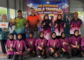 Pasukan bola tampar Sekolah Kebangsaan Perian yang menunjukkan pencapaian cemerlang dalam Kejohanan Bola Tampar MSSD Jerantut bawah 12 Tahun di Jerantut, Pahang baru-baru ini.