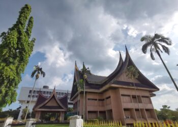 NEGERI Sembilan kini dilanda kemelut politik, adat dan berkenaan perlembagaan negeri itu.-UTUSAN/MOHD. SHAHJEHAN MAAMIN.