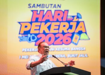 ANWAR Ibrahim ketika berucap pada Majlis Sambutan Hari Pekerja Peringkat Kebangsaan 2026 di UNIFI Arena, Bukit Jalil, Kuala Lumpur hari ini.-UTUSAN/MUHAMAD IQBAL ROSLI