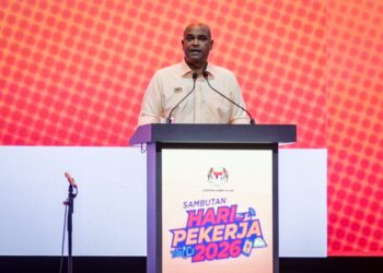 R. RAMANAN ketika berucap pada Majlis Sambutan Hari Pekerja Peringkat Kebangsaan 2026 di UNIFI Arena, Bukit Jalil, Kuala Lumpur hari ini.-UTUSAN/MUHAMAD IQBAL ROSLI