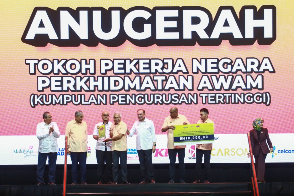 KSU Kementerian Luar antara dinobat tokoh pekerja negara