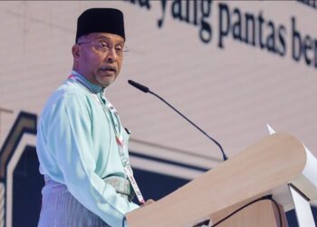 ZAMBRY Abd. Kadir berucap pada Kongres Pendidikan Bumiputera 2026, di Pusat Dagangan Dunia Kuala Lumpur hari ini.-UTUSAN/SHIDDIEQIIN ZON