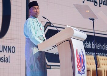ZAMBRY Abd. Kadir berucap pada Kongres Pendidikan Bumiputera 2026, di Pusat Dagangan Dunia Kuala Lumpur hari ini.-UTUSAN/SHIDDIEQIIN ZON