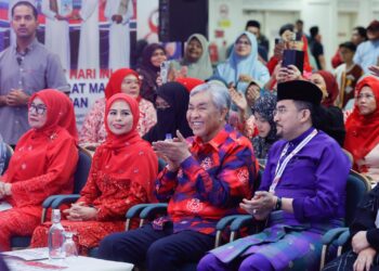 Datuk Seri Dr. Ahmad Zahid Hamidi dan Noraini Ahmad pada Kongres Pendidikan Bumiputera 2026 sempena Ulangtahun UMNO ke-80, di Kuala Lumpur. - UTUSAN/SHIDDIEQIIN ZON
