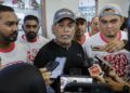 KHAIRY Jamaluddin bercakap kepada pemberita pada Program Pickleball Lepak Santai Anak Muda di Kuala Lumpur hari ini. - UTUSAN/SHIDDIEQIIN ZON