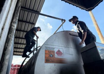 KPDN Johor menumpaskan sindiket yang aktif menyeleweng minyak diesel disebalik syarikat yang menjalankan perniagaan sebagai pemborong bahan api berkenaan di Ulu Tiram, Johor Bahru.