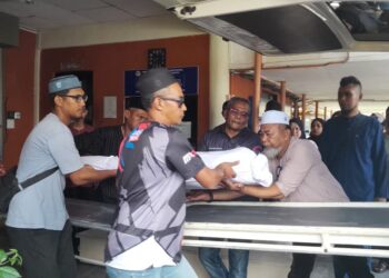 IBU dan anak perempuan yang maut dalam kemalangan membabitkan dua kenderaan di Kilometer 71, Jalan Johor Bahru-Mersing, Kota Tinggi dikebumikan dalam satu liang di Tanah Perkuburan Islam Makam Dagang, Kampung Makam, Kota Tinggi.