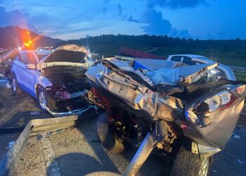KEADAAN kenderaan yang terlibat kemalangandi Kilometer 291 Lebuhraya Pantai Timur 2 (LPT2), Kemaman, Terengganu.