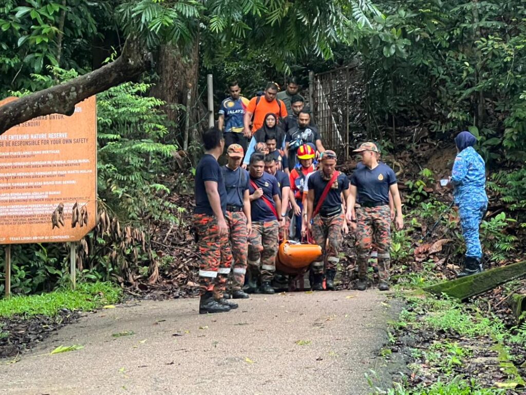 Pekerja kilang sesak nafas ketika turun dari Gunung Lambak
