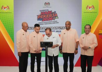 Anwar Ibrahim merasmikan Sambutan dan Karnival Hari Pekerja 2026 di Bukit Jalil, Jumaat lalu.