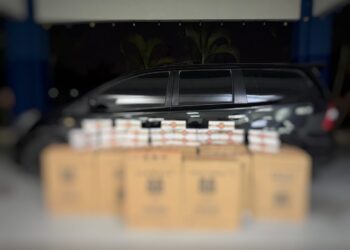 SEBAHAGIAN rokok seludup yang dirampas dalam serbuan di Kampung Pantai Sabak, Kota Bharu, Kelantan.