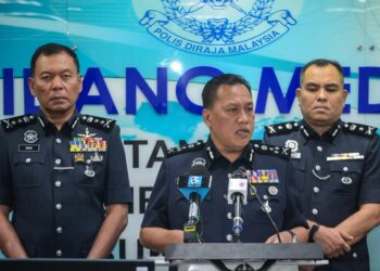RUSDI Mohd Isa ketika bercakap pada sidang media sindiket penipuan di pejabat Jabatan Siasatan Jenayah Komersil Kuala Lumpur hari ini. - UTUSAN/SYAKIR RADIN