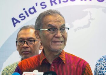 DZULKEFLY Ahmad ketika ditemui pemberita selepas Majlis Perasmian Persidangan Penyelidikan Klinikal Malaysia (CRM) Trial Connect 2026, hari ini.