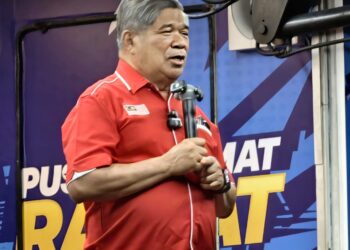 MOHAMAD Sabu ketika berucap pada program Ceramah Isu-Isu Semasa di Sungai Dua, Butterworth, Pulau Pinang malam tadi.