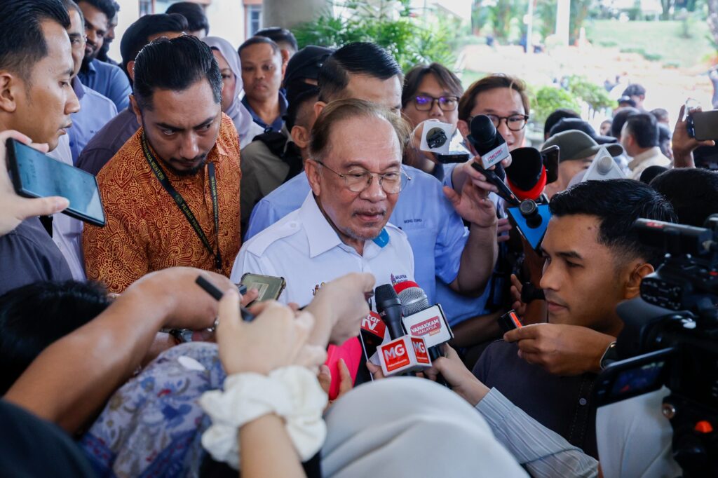 Malaysia Considers Cutting Petrol Subsidies for High-Income Earners