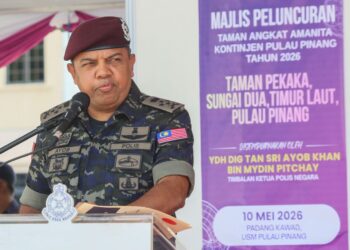 AYOB Khan Mydin Pitchay ketika berucap sempena Karnival Pencegahan Jenayah Bersama Komuniti & Majlis Peluncuran Taman Angkat Amanita Kontinjen Pulau Pinang di padang kawad USM, Pulau Pinang.-UTUSAN/DANIAL SAAD