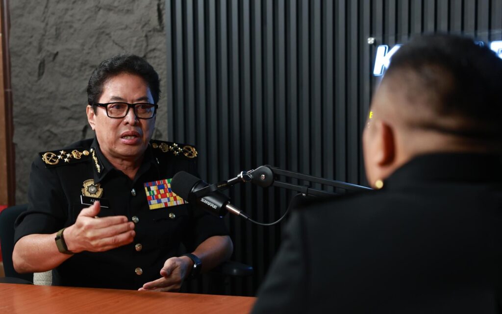 Jangan rasa diri paling bijak, Azam Baki nasihat ketua agensi penguatkuasaan