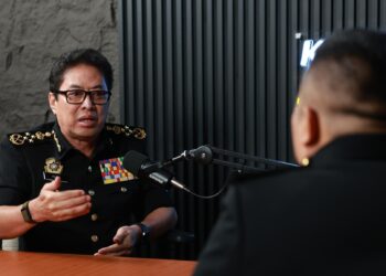 AZAM Baki ketika ditemubual dalam rancangan audio siar Kolar Hitam terbitan SPRM yang disiarkan hari ini.