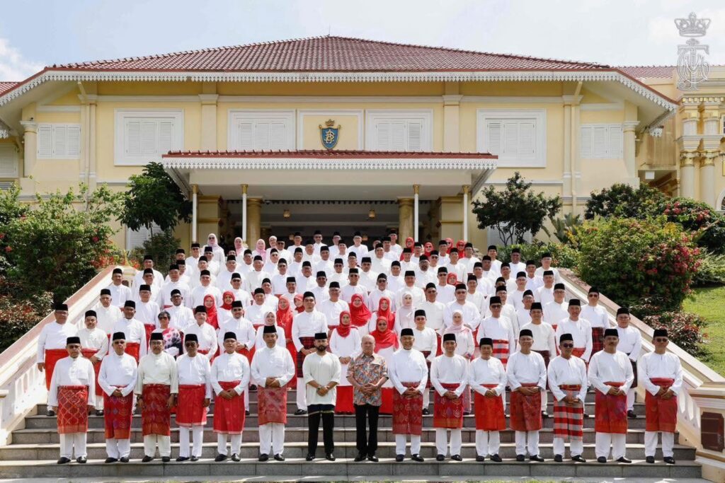 Agong serikan sesi fotografi pimpinan UMNO