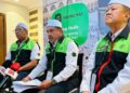 MOHD. Hisham Harun (tengah) dalam sidang akhbar mingguan operasi haji di Pejabat Tabung Haji Mekah