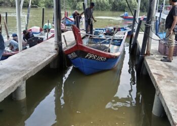 DOF Pulau Pinang telah mengambil beberapa tindakan segera dalam menangani isu pencemaran Sungai Juru di Pulau Pinang termasuk membuat persampelan semula bagi memeriksa kualiti air di sungai tersebut.-GAMBAR HIASAN
