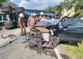 SEORANG lelaki maut, manakala isterinya cedera setelah pacuan empat roda dinaiki mereka bertembung dengan treler membawa kelapa sawit di Jalan Kulai-Kota Tinggi, semalam.