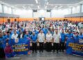 AMINUDDIN Awang (depan, enam dari kiri) bersama Steven Sim Chee Keong (depan, tengah) ketika menghadiri Majlis Semarak Hari Guru NUTP Pulau Pinang Merentas Hari Pekerja di Seberang Jaya, Pulau Pinang hari ini.