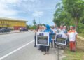 SEBAHAGIAN penduduk mendesak supaya kerajaan mengalihkan lokasi pusingan U di laluan utama yang didakwa menjadi punca pelbagai kemalangan dan berbahaya kepada pengguna jalan raya di jalan Kota Bharu-Melor, Kelantan. - UTUSAN/ROSMIZAN RESDI