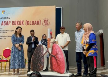 HANNAH Yeoh ketika melawat Program Komuniti KL Bebas Asap Rokok di Pusat Komuniti Gombak, Kuala Lumpur hari ini
