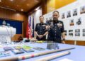 MOHD. Yusoff Mamat (dua kiri) menunjukkan peralatan yang digunakan untuk memukul lelaki OKU lembam sehingga mati Bachok semasa sidang media di IPK Kelantan, Kota Bharu, Kelantan hari ini-UTUSAN/KAMARUL BISMI KAMARUZAMAN.