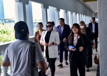 BALU kepada Allahyarham Datuk Seri Bung Moktar Radin, Datin Seri Zizie Izette Abdul Samad ketika hadir pada pendengaran hujahan di akhir pembelaan kes bersubahat mendapatkan rasuah di Mahkamah Sesyen Kuala Lumpur di sini hari ini. - UTUSAN/MOHD. FIRDAUS MOHD. JOHARI