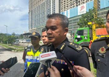 HAMIDI Adam ketika ditemui semasa Ops Khas Lebih Muatan di Ibu Pejabat JPJ Wangsa Maju di sini, hari ini.