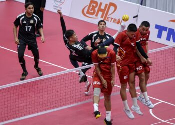PERREJAM negara, Muhammad Afifuddin Mohd Razali melakukan rejaman pada aksi suku akhir menentang Filipina acara kuadran kejohanan Piala Dunia Sepak Takraw 2026 di Stadium Titiwangsa, sebentar tadi-UTUSAN/AMIR KHALID