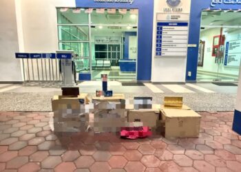 ROKOK seludup yang dirampas PGA dalam dua serbuan berasingan di Pasir Mas, Kelantan pada Sabtu lalu.