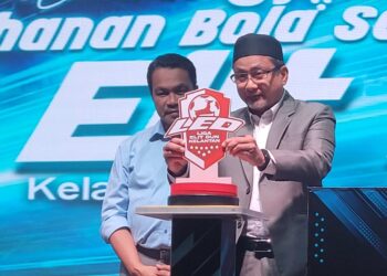 ZAMAKHSHARI Muhamad menyempurnakan pelancaran LED Kelantan 2026 di Tunjong, Kota Bharu, Kelantan semalam. - UTUSAN/MUSTAQIM MOHAMED