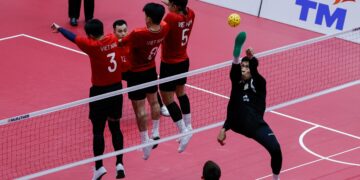 SKUAD negara yang dibarisi Muhammad Afifuddin Mohd Razali, Muhammad Shahalri Aiman Halim, Muhammad Fetri Mohd Halim, Amirul Zazwan Amir dan Aidil Aiman Azwawi menewaskan skuad Vietnam dengan mata 2-1, di Stadium Titiwangsa, di sini hari ini.-UTUSAN/SHIDDIEQIIN ZON