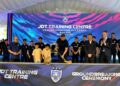 PEMANGKU Sultan Johor, Tunku Mahkota Ismail mencemar duli menyempurnakan Majlis Pecah Tanah Pusat Latihan Baharu JDT di Iskandar Puteri. UTUSAN/RAJA JAAFAR ALI