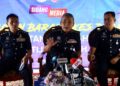 ADZLI Abu Shah (tengah) pada sidang akhbar sempena Pelupusan Barang Kes Dadah di IPK Kedah di Alor Setar, Kedah hari ini. - UTUSAN/ SHAHIR NOORDIN