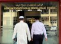 NIK Muhammad Zawawi Salleh (kiri) semasa hadir memberikan keterangan berhubung kenyataan beliau menghina sahabat Nabi di Jabatan Hal Ehwal Agama Islam Kelantan, Kota Bharu, Kelantan hari ini-IHSAN NIK MUHAMMAD ZAWAWI
