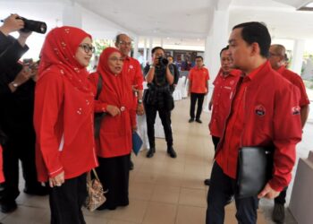 PENGERUSI Badan Perhubungan UMNO Johor, Datuk Onn Hafiz Ghazi hadir Mesyuarat UMNO Negeri di Pejabat Perhubungan UMNO Johor. UTUSAN/RAJA JAAFAR ALI
